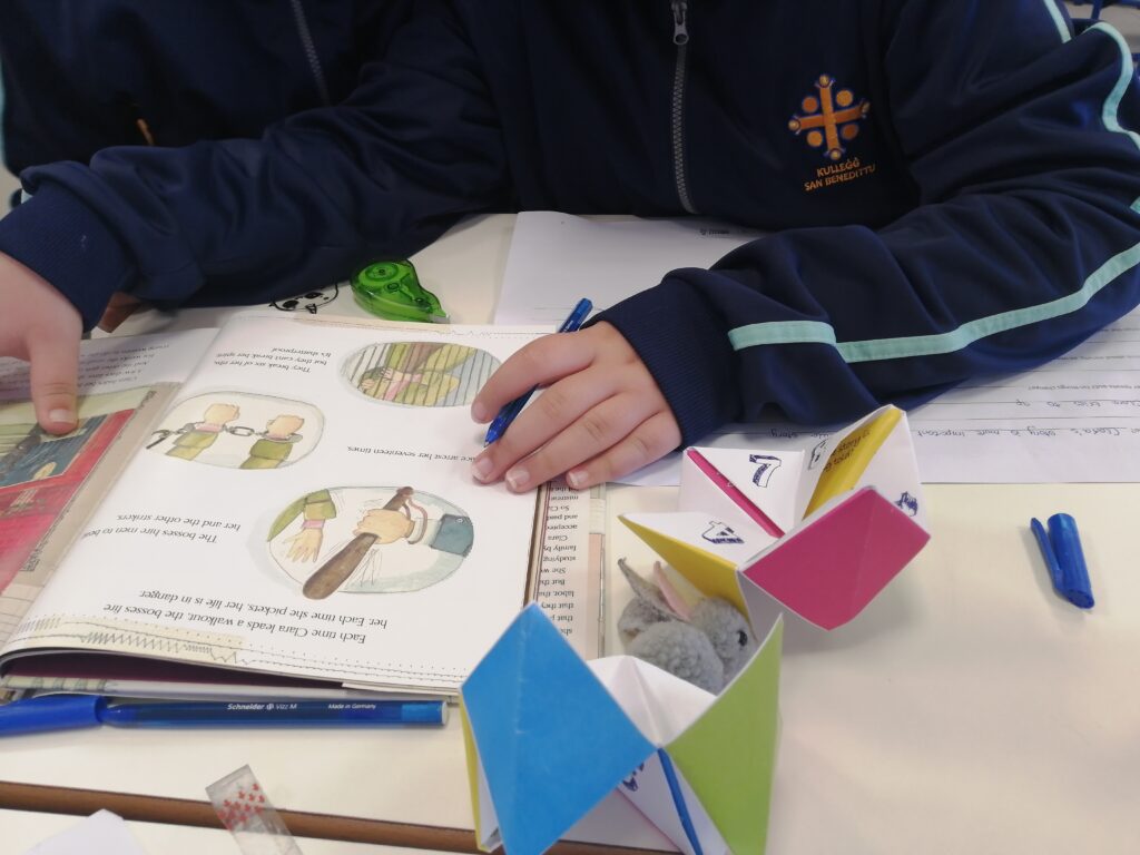 Story explorer or the perfect bed for a soft toy