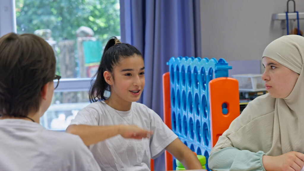 Children discussing ideas